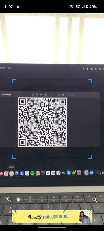 escanee el código QR con el escáner de código de barras y QR 